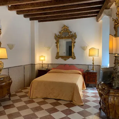 Luxury Apartment In San Marco With Canal View-2
