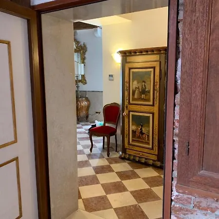 Luxury Apartment In San Marco With Canal View-3