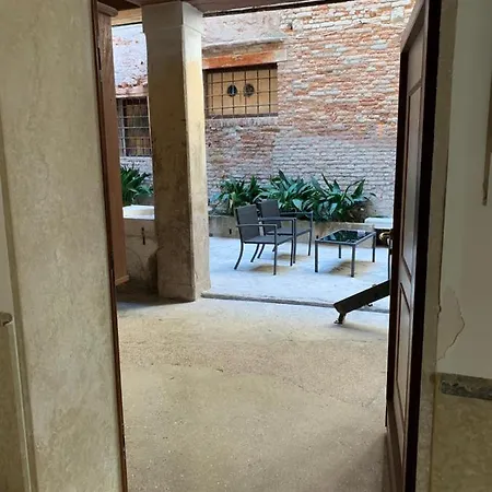 Luxury Apartment In San Marco With Canal View-3