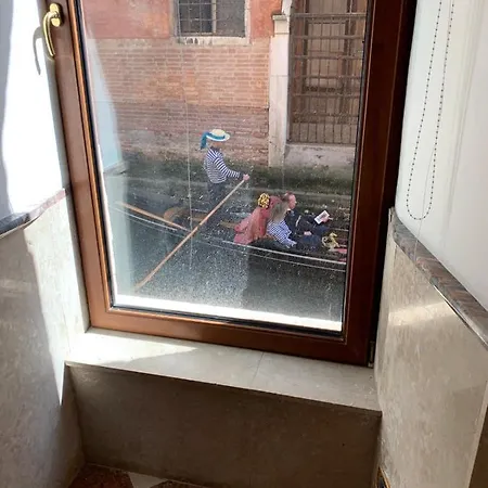 Luxury Apartment In San Marco With Canal View-2